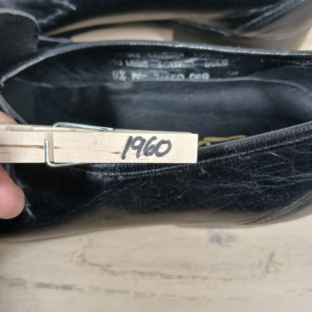 Italian Shoemakers Loafers Men 9.5 Black Leather Tassel Classic Preppy Dress
